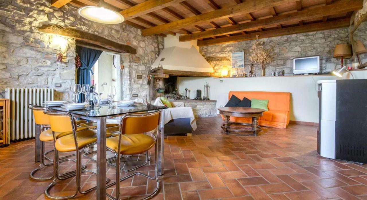 Casa Mazzocchi Vista Su Poppi Villa ภายนอก รูปภาพ