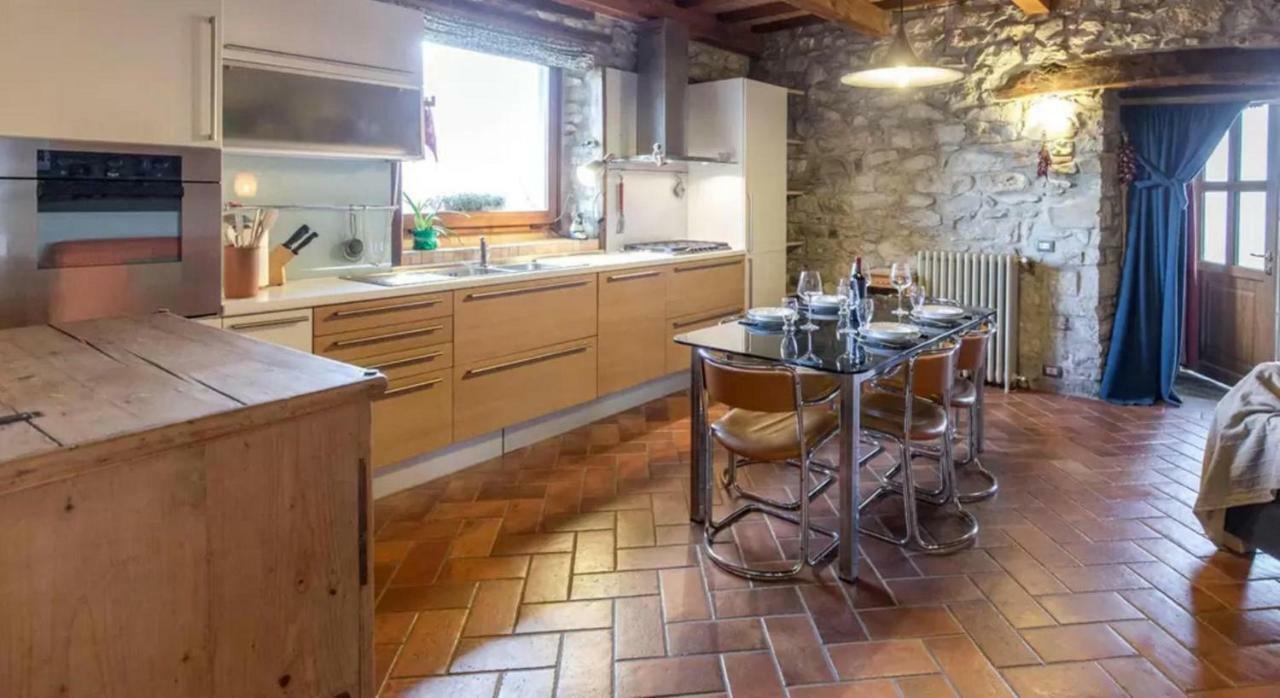 Casa Mazzocchi Vista Su Poppi Villa ภายนอก รูปภาพ